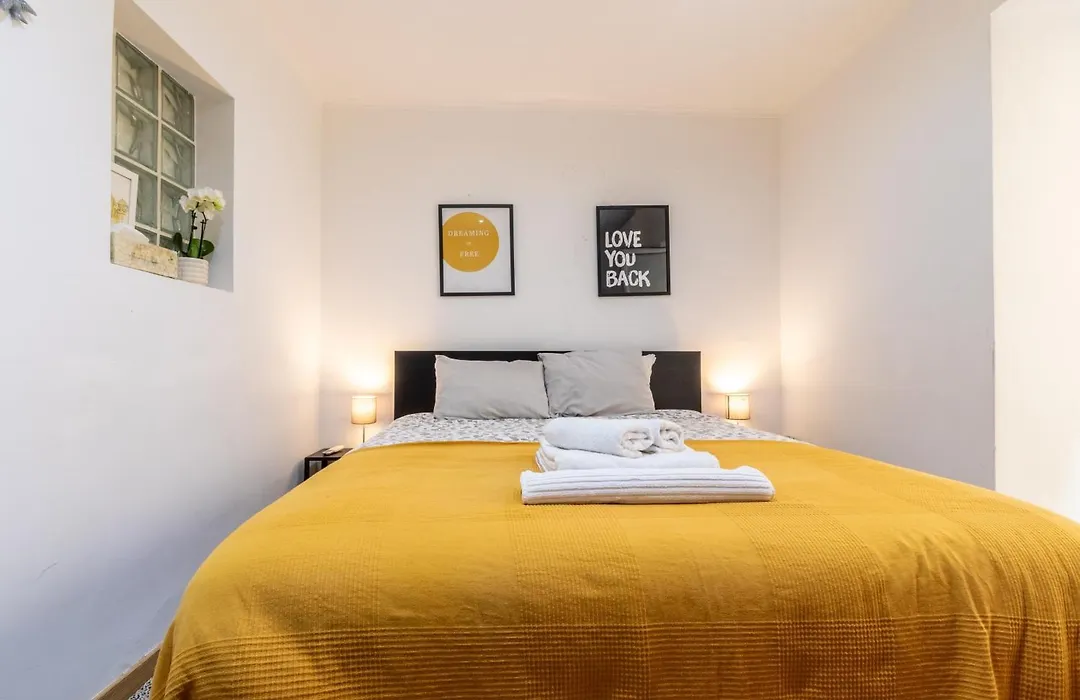 Central Lisbon Apartment With Private Patio-1