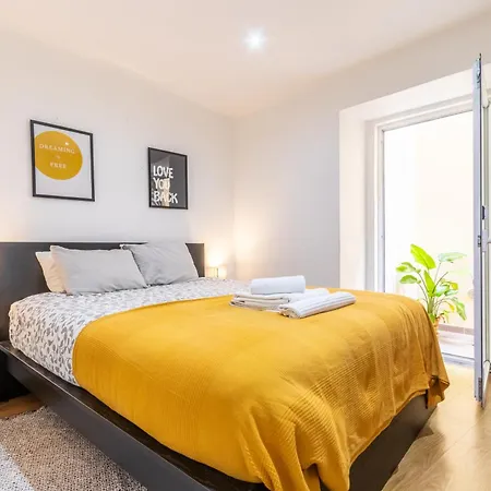 Central Lisbon Apartment With Private Patio-2