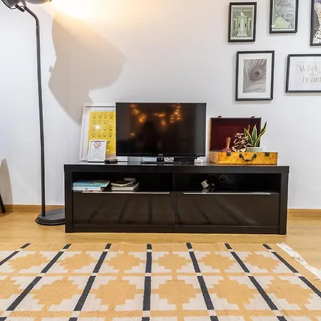 Central Lisbon Apartment With Private Patio-3